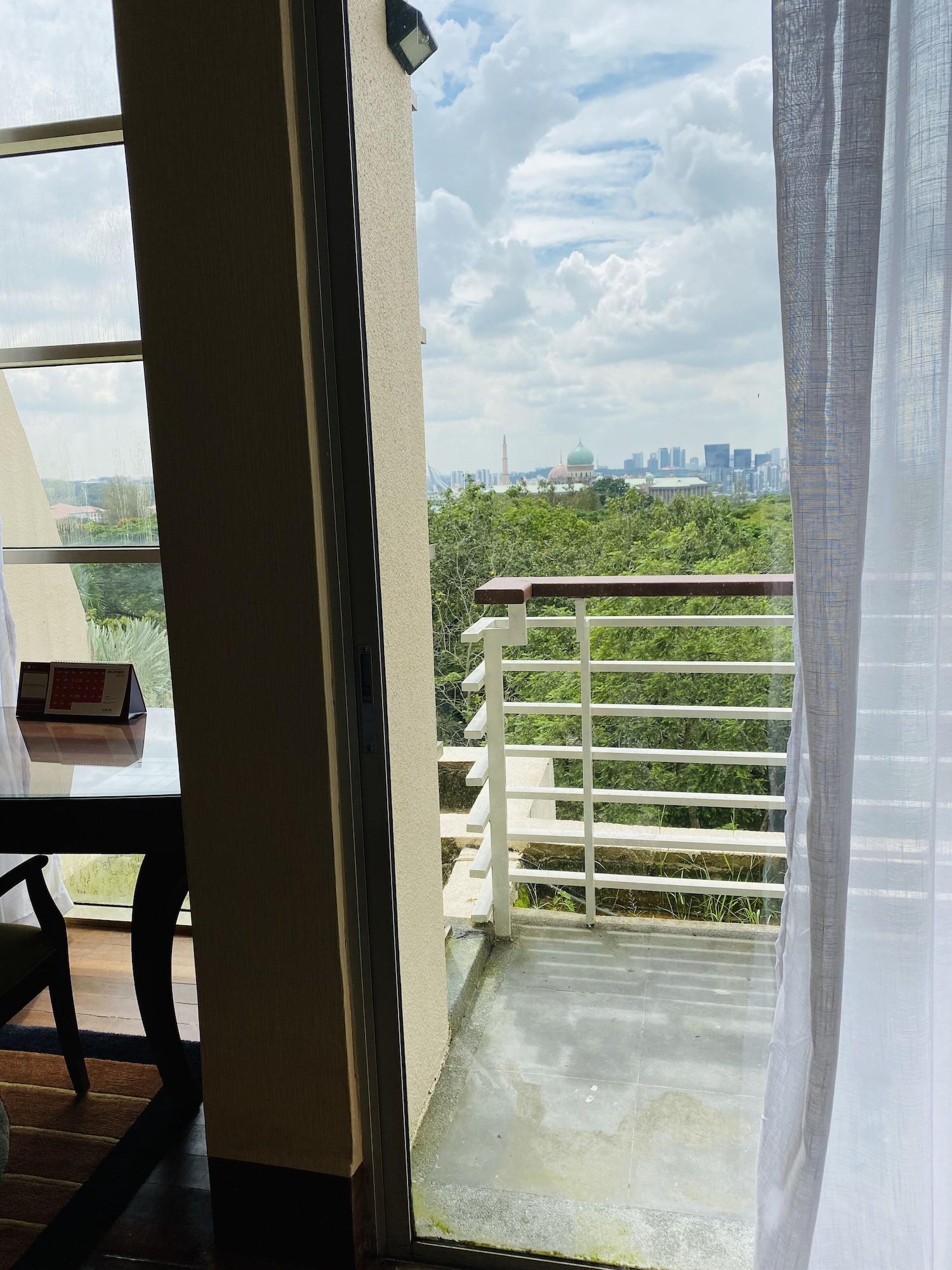 Pulse Grande Hotel Putrajaya Exterior foto View from a room at the hotel