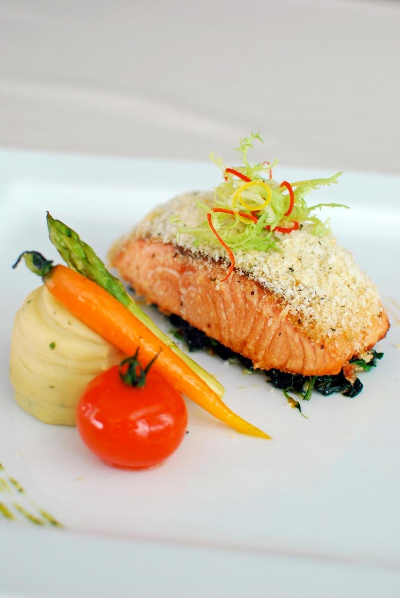 Pulse Grande Hotel Putrajaya Exterior foto Salmon prepared with a crust of bread crumbs